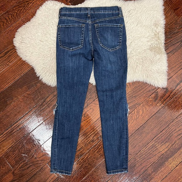 Free People Blown Out Knee Skinny Jeans Size 26S Distressed Dark Wash 26 Short - Picture 7 of 9
